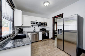 Cozy Spacious Indy Bungalow (3bd/1ba)